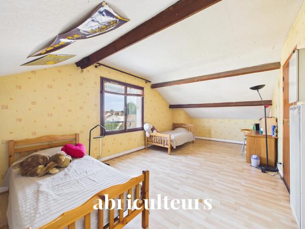 Clamart : Maison familiale lumineuse, 4 chambres, jardin, dépendance et fort potentiel