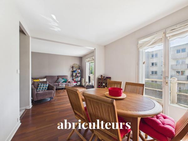 Clamart : Maison familiale lumineuse, 4 chambres, jardin, dépendance et fort potentiel