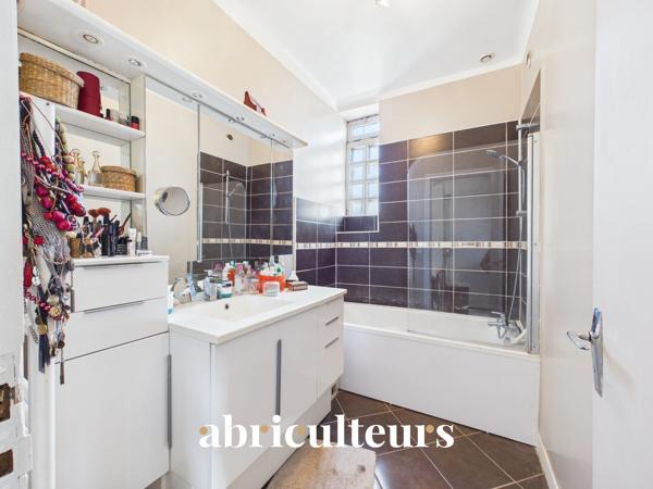 Clamart : Maison familiale lumineuse, 4 chambres, jardin, dépendance et fort potentiel