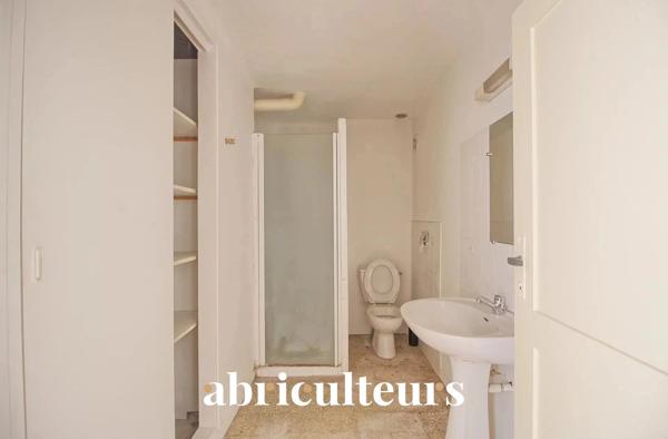 Immeuble polyvalent de 168,48m² composé de deux appartements à Rognes 13840