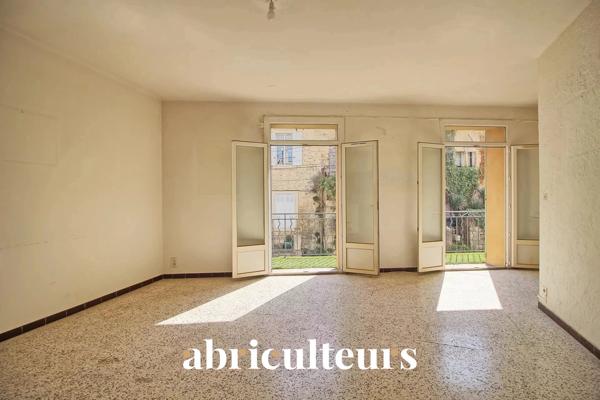 Immeuble polyvalent de 168,48m² composé de deux appartements à Rognes 13840