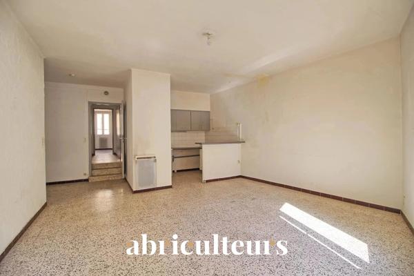 Immeuble polyvalent de 168,48m² composé de deux appartements à Rognes 13840