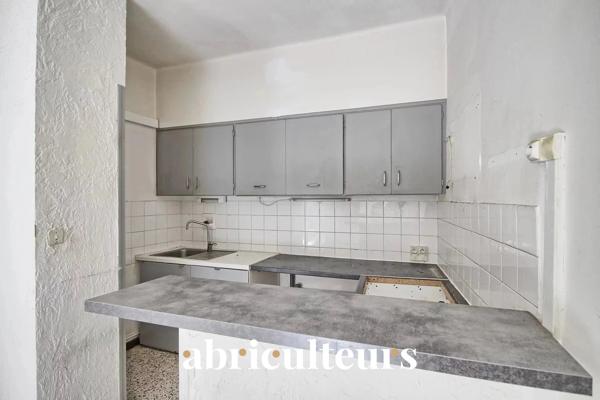 Immeuble polyvalent de 168,48m² composé de deux appartements à Rognes 13840