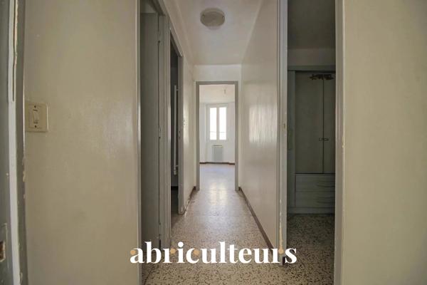 Immeuble polyvalent de 168,48m² composé de deux appartements à Rognes 13840