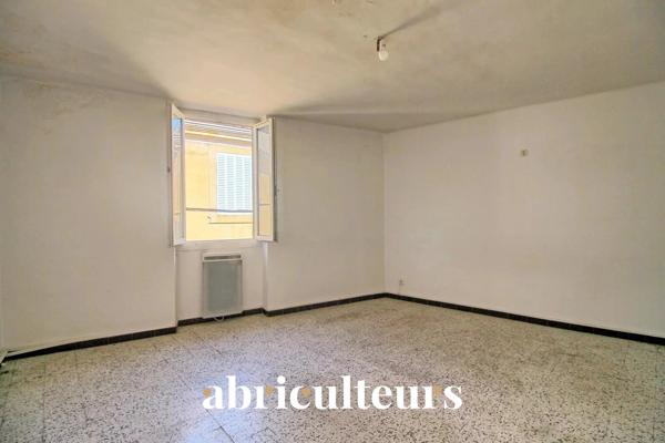 Immeuble polyvalent de 168,48m² composé de deux appartements à Rognes 13840
