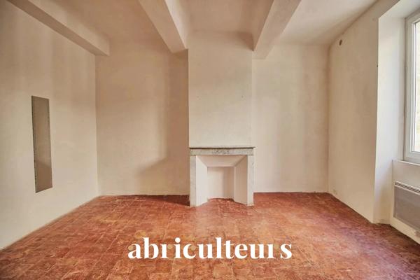 Immeuble polyvalent de 168,48m² composé de deux appartements à Rognes 13840