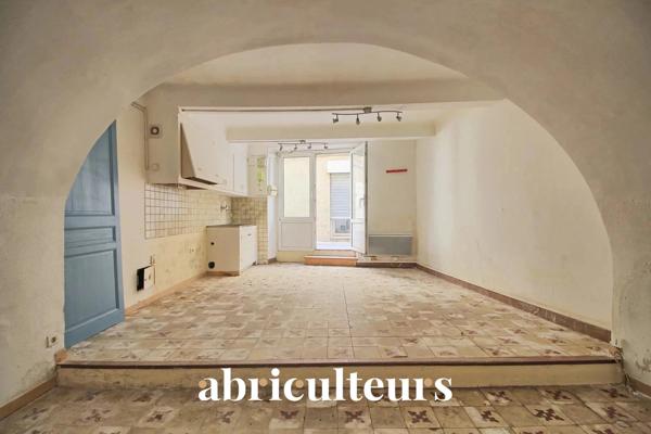 Immeuble polyvalent de 168,48m² composé de deux appartements à Rognes 13840