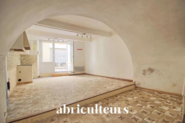 Immeuble polyvalent de 168,48m² composé de deux appartements à Rognes 13840