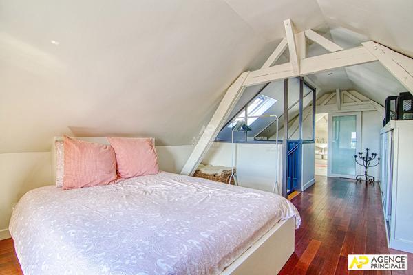 Le Chesnay Rocquencourt - Maison 8 pièces 327 m² au sol sur parcelle de 718 m² avec piscine et double garage automatisé €1 890 000 ** - Référence 25604