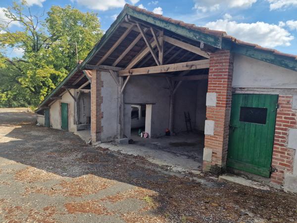 Ancienne ferme en pierre avec vue panoramique à proximité de Monflanquin