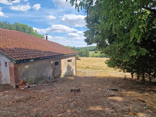 Ancienne ferme en pierre avec vue panoramique à proximité de Monflanquin