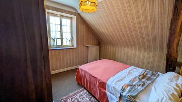 Charmante ferme quercynoise en pierre avec dépendances, à proximité de Rocamadour et de Martel