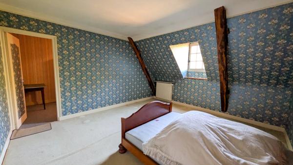 Charmante ferme quercynoise en pierre avec dépendances, à proximité de Rocamadour et de Martel