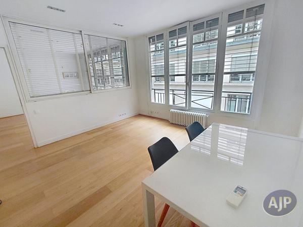 Paris 8eme : 1 076 000 € - AJP Immobilière Passy Paris 16