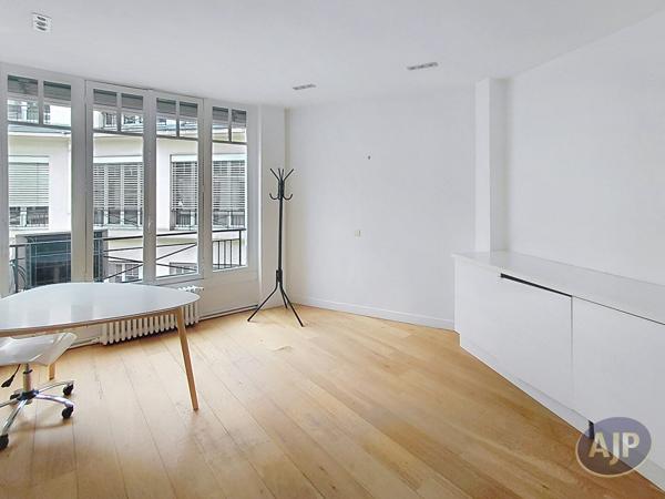 Paris 8eme : 1 076 000 € - AJP Immobilière Passy Paris 16