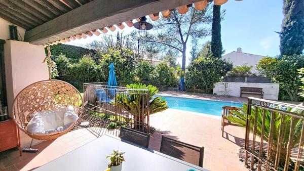 Maison avec piscine et poolhouse