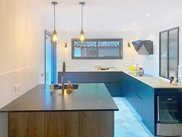 Maison avec piscine et poolhouse