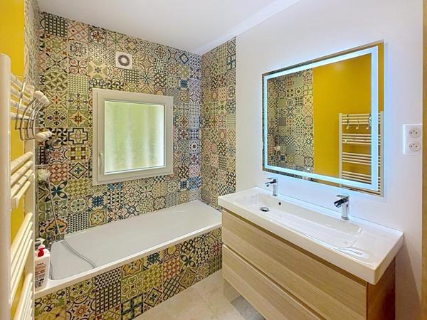 Maison avec piscine et poolhouse