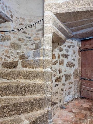 Maison du XVI eme siècle répartie en 2 appartements