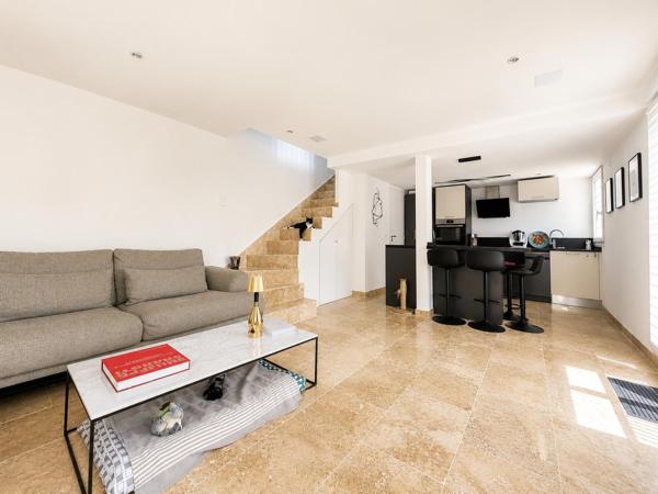 Maison
         4 pièces
        - 72 m² 369 000 € *