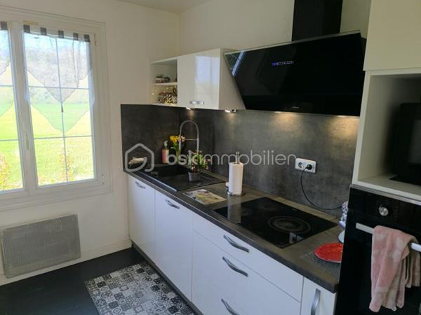 Je vous propose cette maison individuelle de 6 pièces et 111 m² construite en 1972, située à Morigny-Champigny. 
Au coeur d'un quartier recherché et paisible (arrèt de bus à 100metres), cette maison de plain-pied pleine de charme comprend une entrée sur couloir désservant le salon/ séjour lumineux avec poele à granulés.
 Une cuisine (Cuisinella) restant meublée et équipée. 3 chambres dont 2 avec portes fenètres donnant sur terrasse. Couloir desservant également salle de bain et wc séparés 
Sous-sol total partiellement aménagé d'une pièce de vie (salle de jeux) et d'une chambre. Garage pouvant contenir 2 véhicules. 
A l'extérieur, jardin clos et arboré de 800 m2 sans vis à vis offrant un espace sécurisé - - 3 places de parking sur l'allée.
 La maison est située dans un environnement calme et verdoyant, au sud de la commune à proximitée d'Etampes.
 Chauffage électrique. Classe énergie E - Classe climat D. Une belle opportunité à saisir ! Contactez-moi pour organiser une visite.