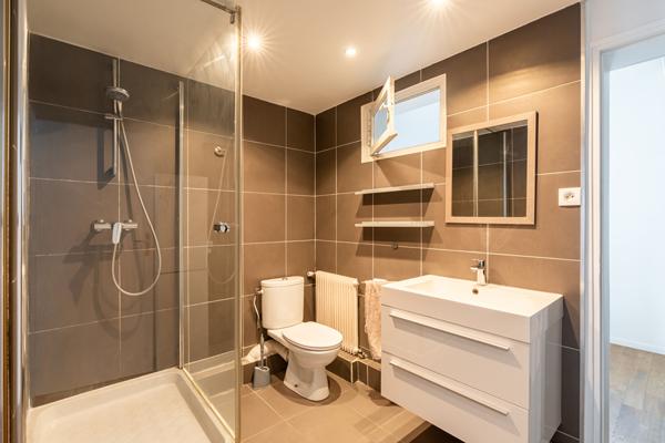 Maison de ville avec toit-terrasse et vue panoramique, quartier Bac