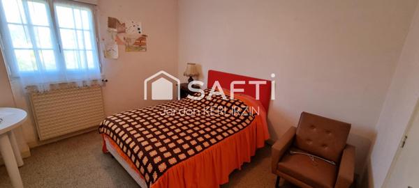 Maison de 123m², terrain de 2000m², 3 chambres, 5 pièces.