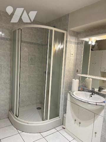 ST-HERBLAIN Bourg, proche du centre. T3 de 71,33 m² avec terrasse sur jardin + garage. Libre