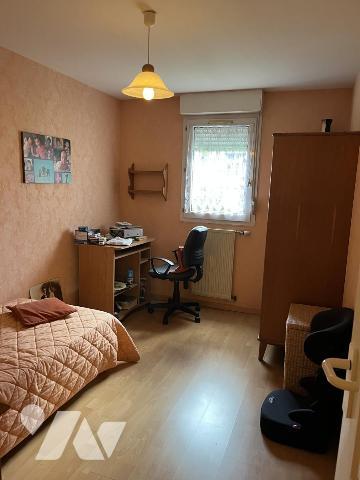 ST-HERBLAIN Bourg, proche du centre. T3 de 71,33 m² avec terrasse sur jardin + garage. Libre