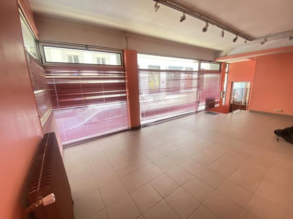 Local Commercial dans le 17 ème arrondissement 260 000 €