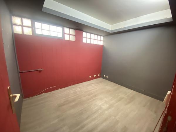 Local Commercial dans le 17 ème arrondissement 260 000 €