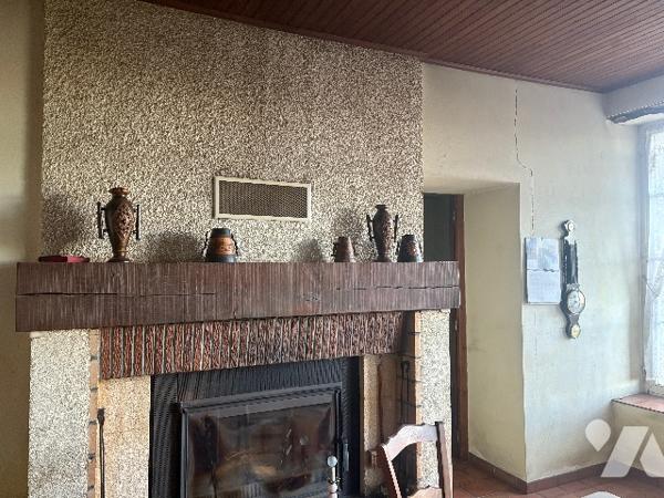 Pour amoureux des anciennes fermes au cachet indéniable, avec terrain autour d'environ 1 hectare !