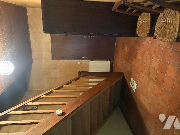 Pour amoureux des anciennes fermes au cachet indéniable, avec terrain autour d'environ 1 hectare !