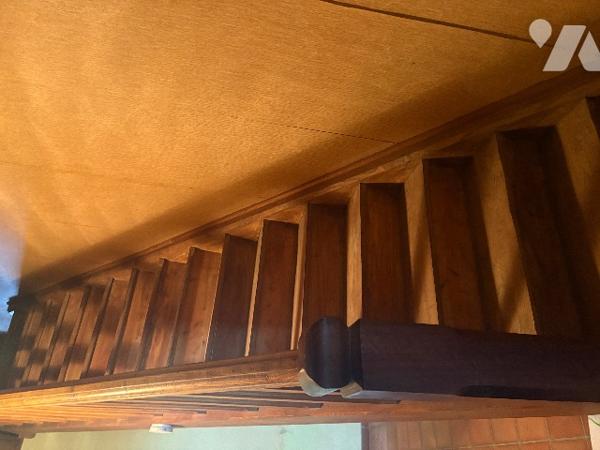 Pour amoureux des anciennes fermes au cachet indéniable, avec terrain autour d'environ 1 hectare !