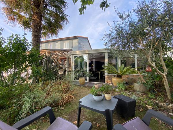 Maison - 8 Pièces - 180 M²