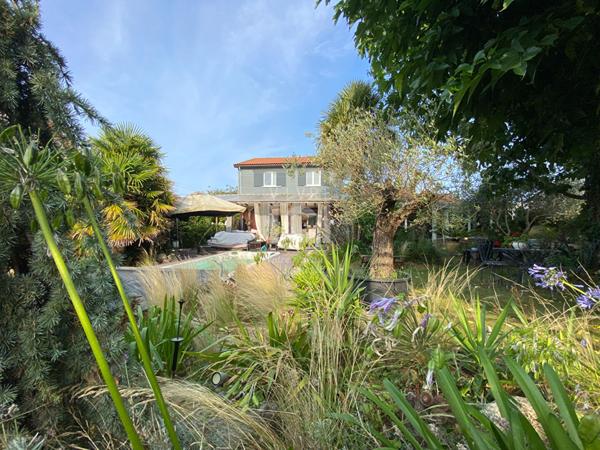 Maison - 8 Pièces - 180 M²