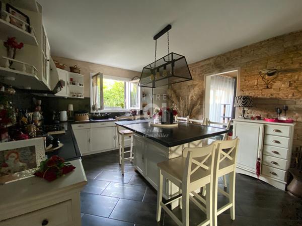 Maison - 8 Pièces - 180 M²