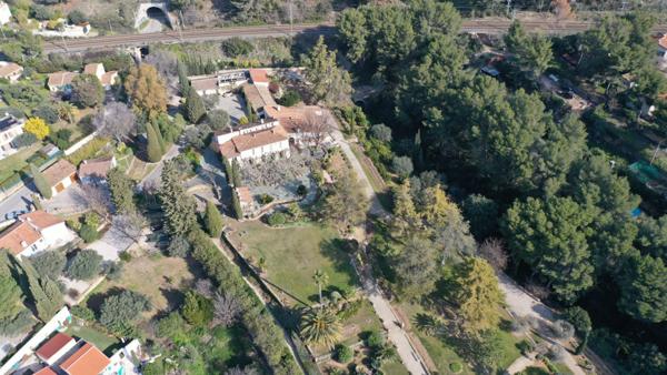 LA CIOTAT - APPARTEMENT - T3 - 74 M2 - TERRASSE - JARDIN - 2 PARKING - PISCINE - 618 000€