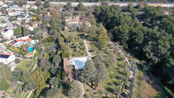 LA CIOTAT - APPARTEMENT - T3 - 74 M2 - TERRASSE - JARDIN - 2 PARKING - PISCINE - 618 000€