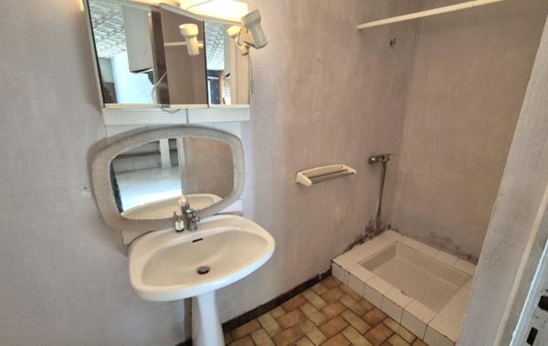 Vente Maison de village Balcon - local de stockage et cave à rénover Olonzac   