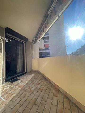 Marseille (13008) T3 AVEC TERRASSE ET BALCON