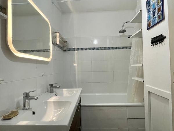 Marseille (13008) T3 AVEC TERRASSE ET BALCON