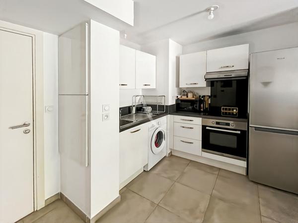 Appartement type 2 de 39 m2 , terrasse, et garage fermé à Marseille 13013