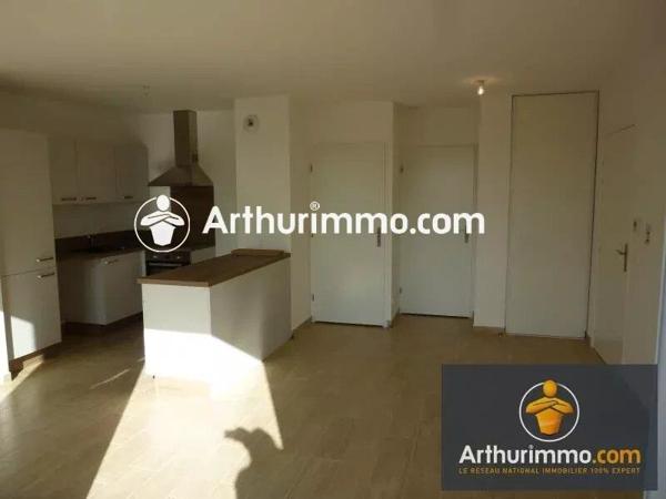 Location                                                      Appartement
                        
                     2 pièces                      45 m2                     à Savigny-le-Temple