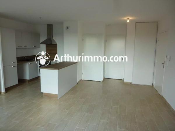Location                                                      Appartement
                        
                     2 pièces                      45 m2                     à Savigny-le-Temple