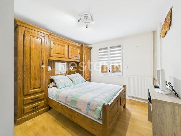 A Aurillac, quartier la Ponétie, à Vendre Maison de type 6, mitoyenne, d'une surface de 129 m².