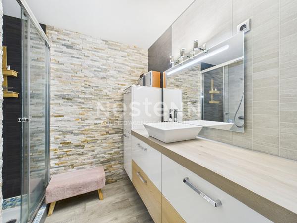 A Aurillac, quartier la Ponétie, à Vendre Maison de type 6, mitoyenne, d'une surface de 129 m².
