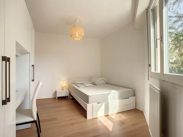 PAU Appartement T3 meublé de 74,97 m² avec balcons, cave, garage et parking