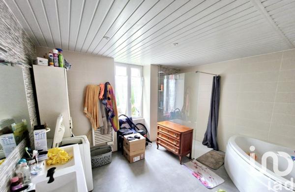 Maison 5 pièces de 130 m² à Étagnac (16150)