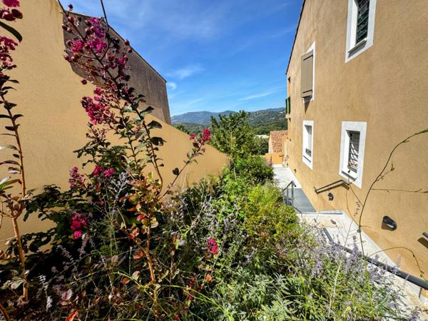 Appartement avec jardin privatif à vendre 3 pièces COGOLIN (83)